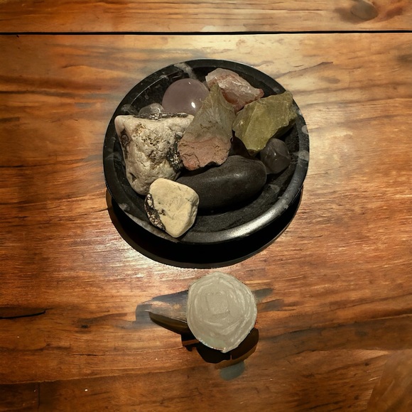 ⭕️ 5/$5 ⭕️ Lot of crystals with crystal bowl - Picture 1 of 1